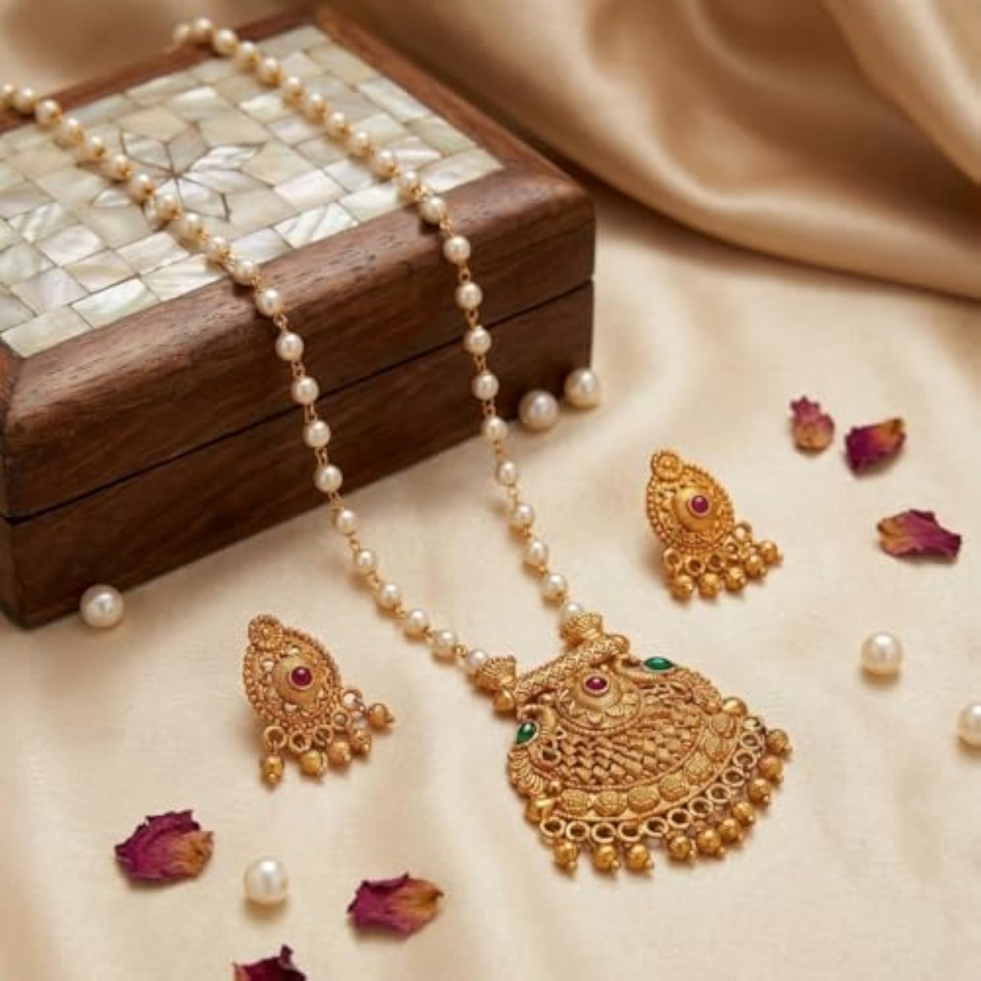 Women's Traditional Gold-Plated Pearl Necklace Set with Stud Earrings